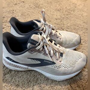 Brooks Women's Athletic Shoes - light pink and grey